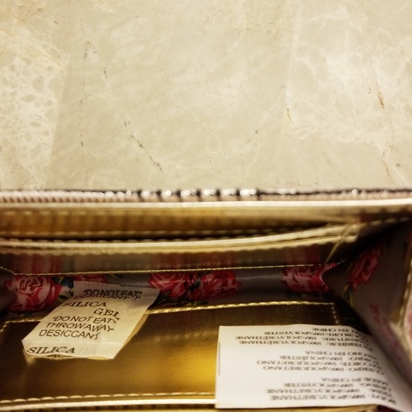 Betsey Johnson Boxed Wallet - Picture 4 of 4
